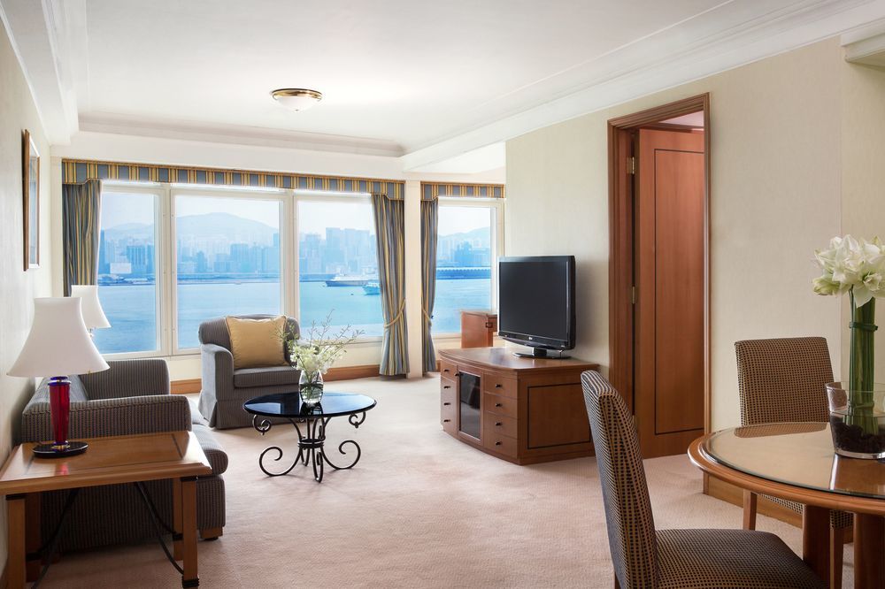 Harbour Grand Kowloon Hotel Hong Kong Exterior foto A suite at the Conrad Hong Kong