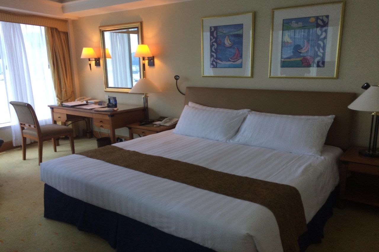 Harbour Grand Kowloon Hotel Hong Kong Exterior foto A room at the hotel