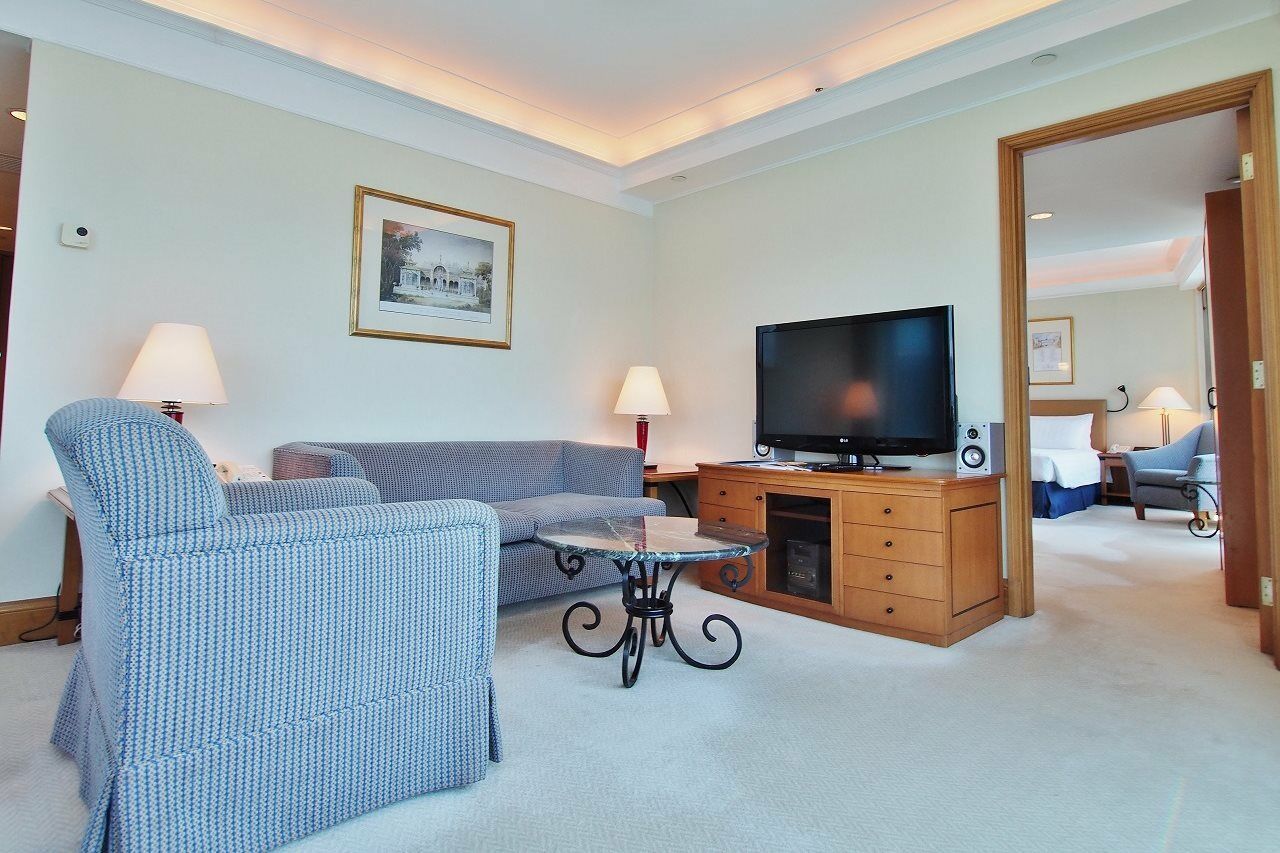 Harbour Grand Kowloon Hotel Hong Kong Exterior foto A suite at the InterContinental
